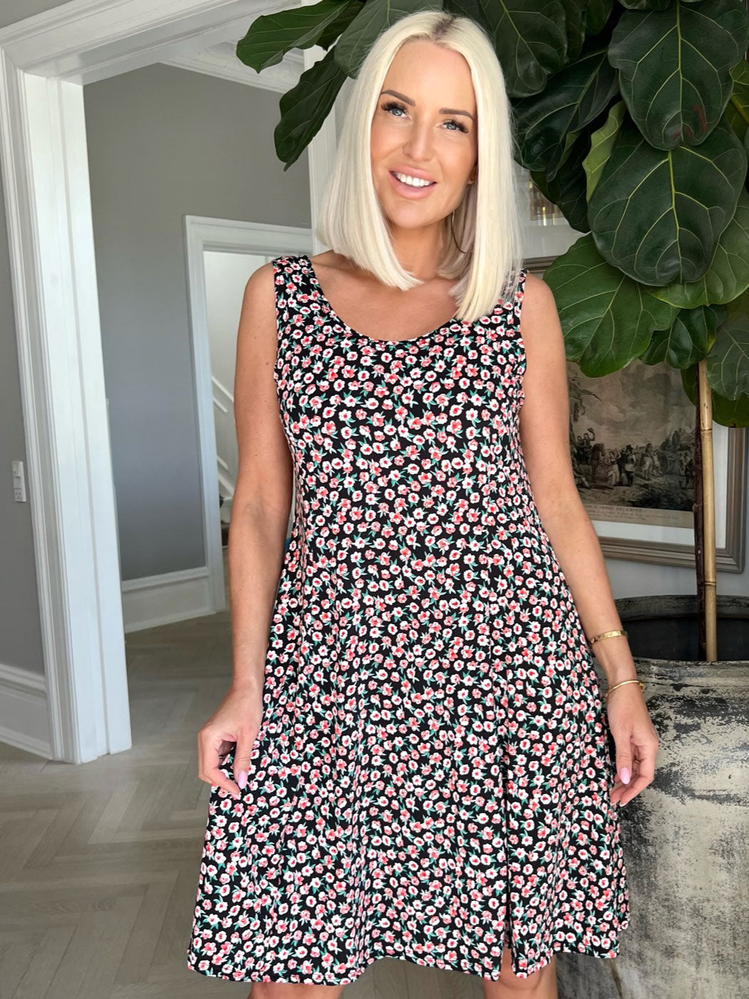 Maj Small Flower - Söt elastisk sommarklänning i blommigt mönster